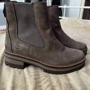 WOMEN'S COURMAYEUR VALLEY CHELSEA BOOTS